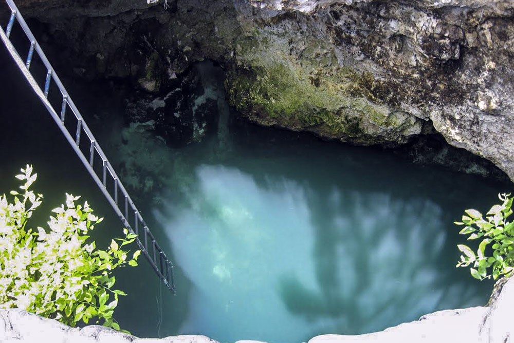 Blue Hole Mineral Springs Tour - Fly High Taxi and Tours Jamaica - www.FlyHighTaxiAndToursJamaica.com - www.FlyHighTaxiAndToursJamaica.net